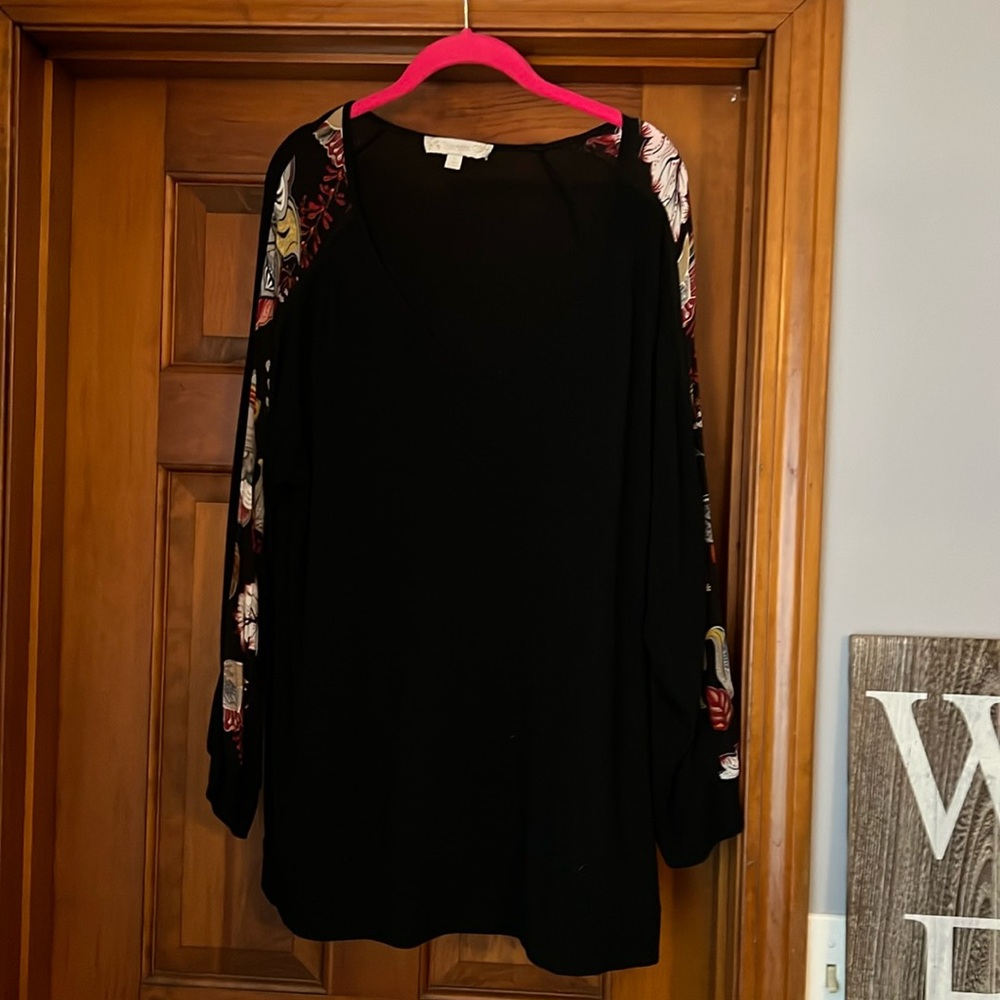 V-neck lightweight sweater with beautiful floral detail on arm